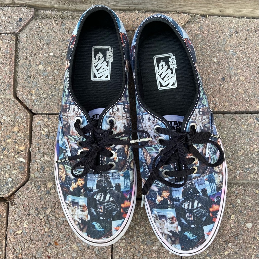 VANS Unisex Black Star Wars lace up sneakers. Size 9.5Men. Pre-owned.